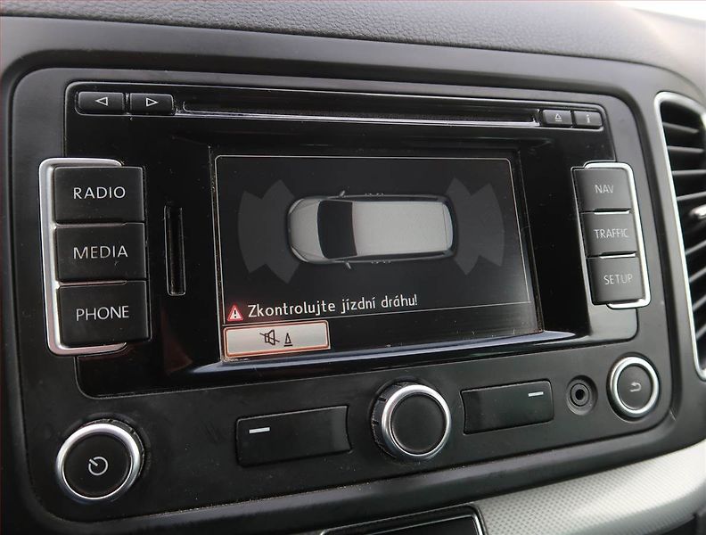 Volkswagen Sharan (2015) 2.0 TDI, 7 míst, Navi - fotka 17 z 28