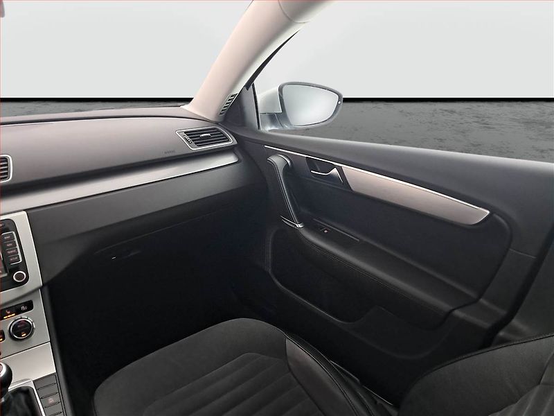 Volkswagen Passat (2011) 2.0 TDI, Navi, Tempomat - fotka 8 z 19
