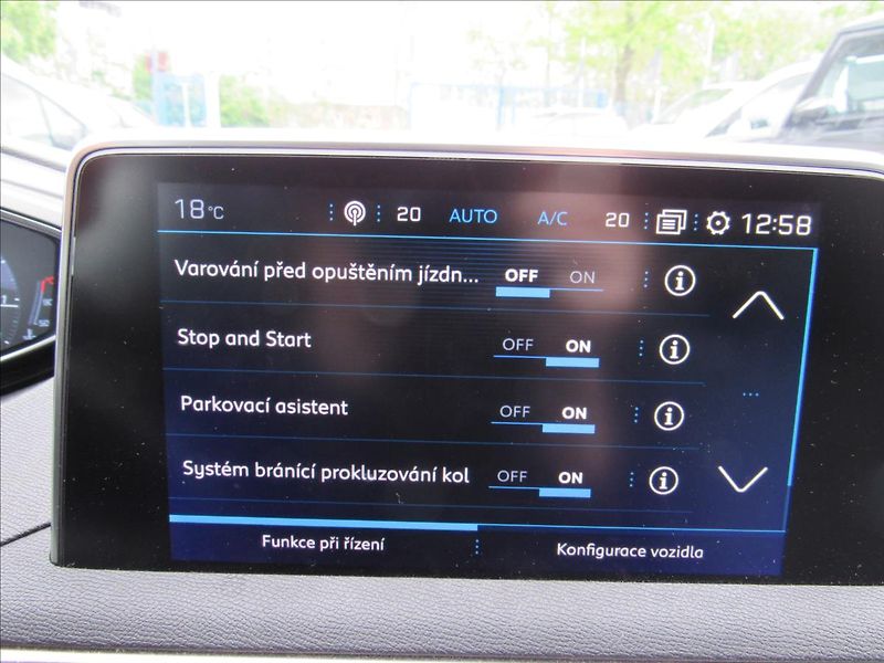 Peugeot 3008 1,2 96kW Allure 1.majitel - fotka 17 z 34