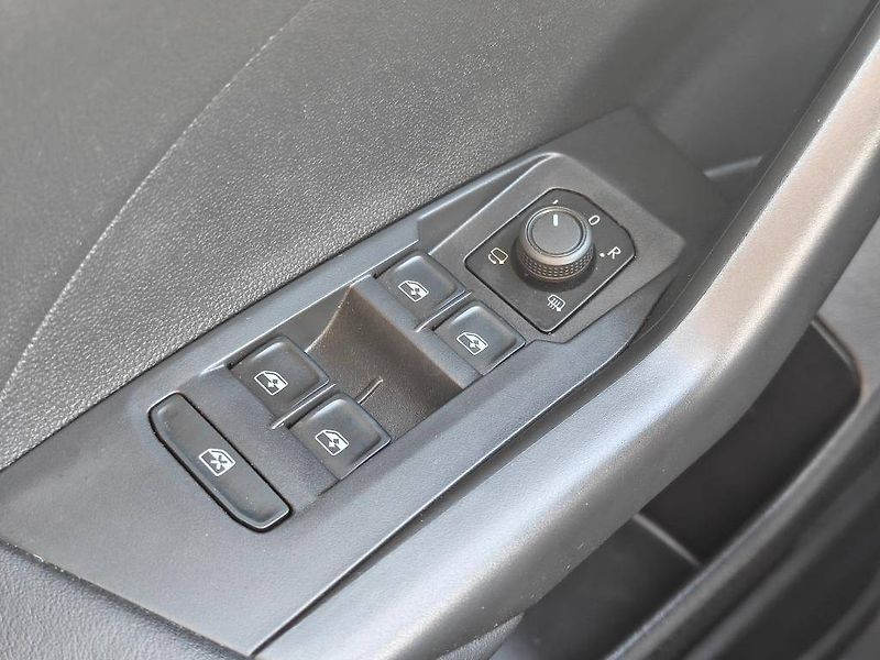 Volkswagen T-Cross Life 5G 1,0TSi - fotka 19 z 22