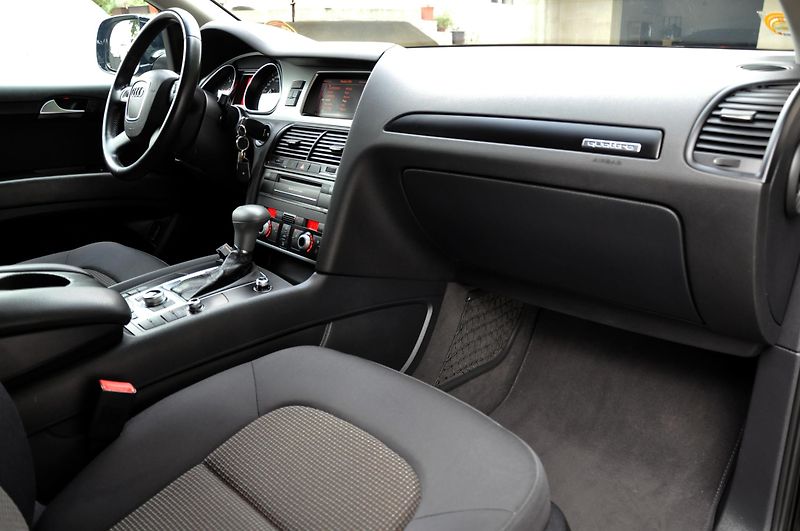 Audi Q7 (2010) 3.0 TDi V6 QUATTRO,XENONY,FACE - fotka 33 z 47