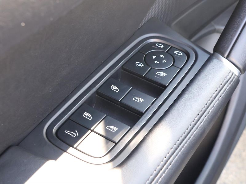 Porsche Cayenne 3,0 EHV 340kW Platinum DPH - fotka 17 z 48