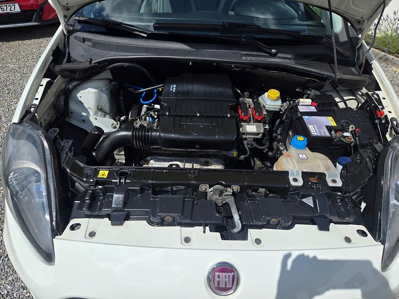 Fiat Punto (2012) 1.4 i Velmi pěkné - fotka 15 z 18