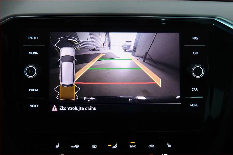 Volkswagen Passat (2021) Elegance 2.0 TDI - fotka 16 z 22