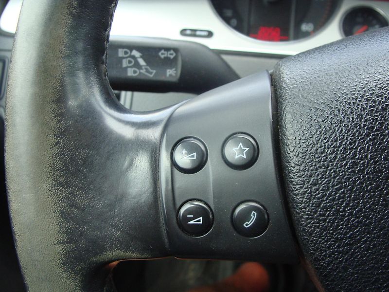 Volkswagen Passat 2.0 TDi, 125 kW, klima, tažné - fotka 17 z 24
