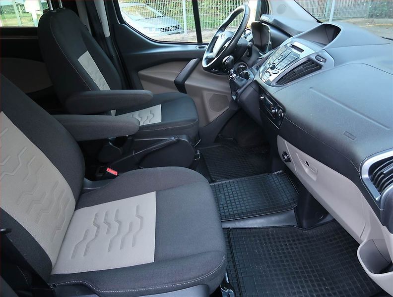 Ford Tourneo Custom (2015) Titanium 2.2 TDCi, ČR - fotka 9 z 25