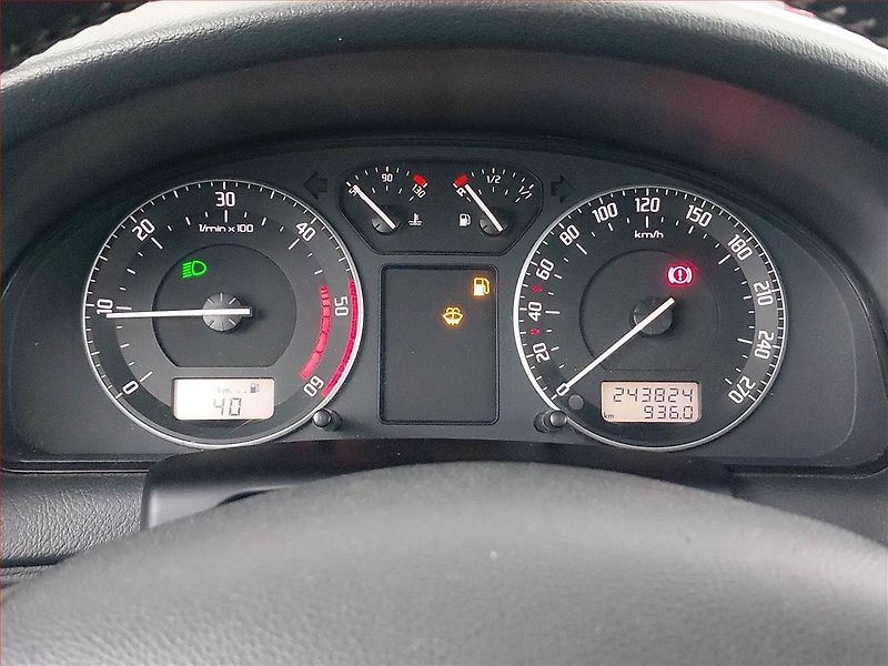 Škoda Superb (2008) Ambiente 2.0 TDI, nová STK - fotka 11 z 15