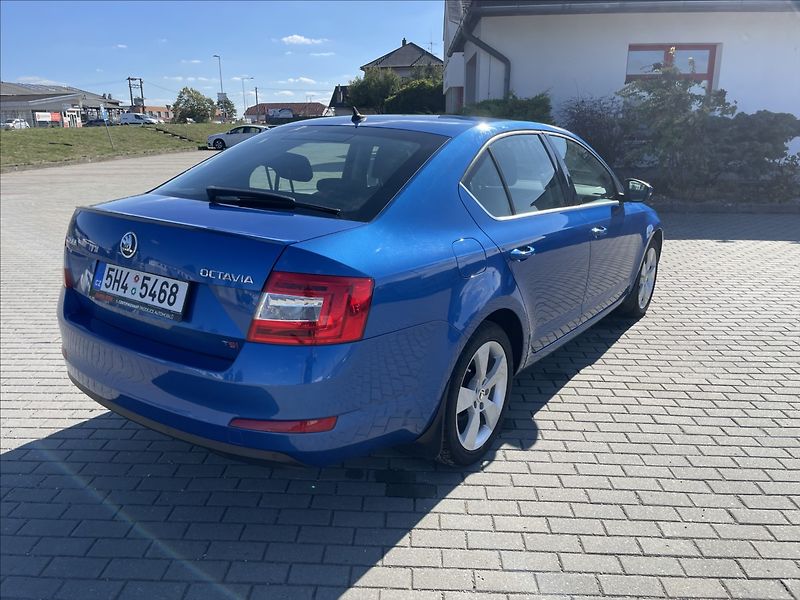 Škoda Octavia 1,8 i 132kw DSG Style Xenon LE - fotka 33 z 35
