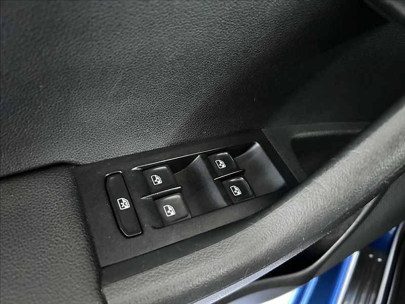 Škoda Octavia 1,8   TSI 132kW,STYLE,2.MAJITE - fotka 8 z 24