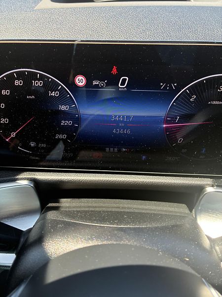 Mercedes-Benz GLB (2025) 200d 4MATIC - fotka 10 z 13