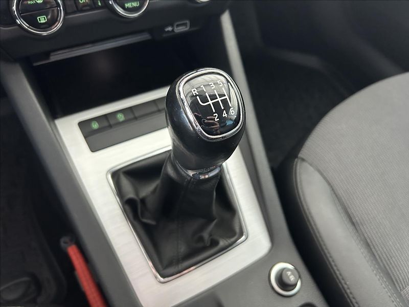 Škoda Octavia 1,0   TSI 85kW,TAŽNÉ,NAVIGACE - fotka 22 z 27