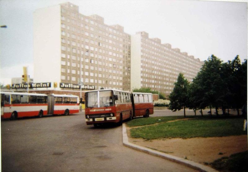 Maďarský kloubový autobus Ikarus 280 vyfotografovaný v Třebíči.