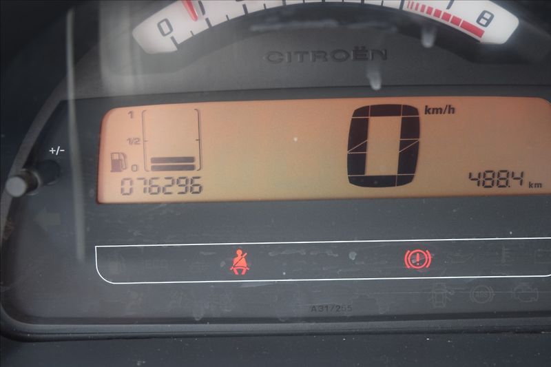 Citroën C3 1,4 i 54KW ALU NÍZKÝ NÁJEZD KM - fotka 22 z 35