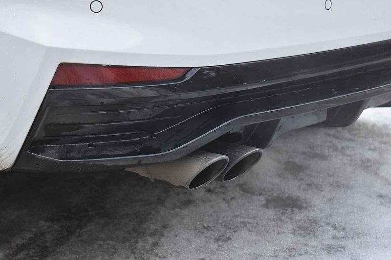 Auto působí přikrčeně, tudíž sportovně.