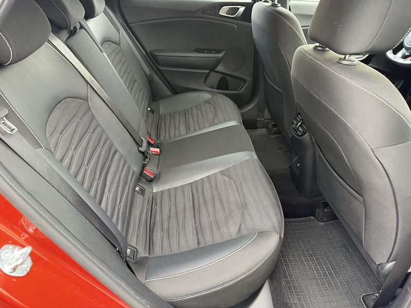 Kia ProCeed 1.5 T-DGi  118kW  7DC GT DPH - fotka 13 z 34