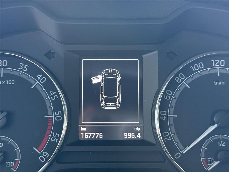 Škoda Octavia 1,6   1.MAJ,SERVISKA,DPH,ČR - fotka 13 z 26