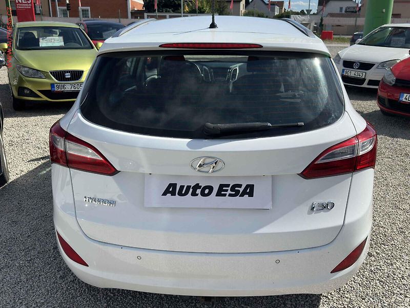 Hyundai i30 (2017) 1.6 GDI, 2.maj,ČR, servis - fotka 5 z 18