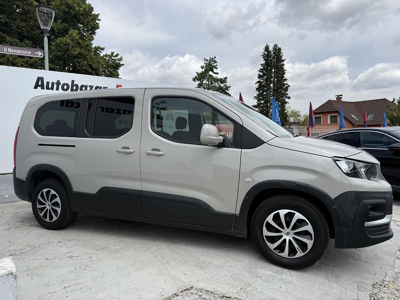 Peugeot Rifter (2020) 1.2 PureTech 7 míst ser.knížka - fotka 5 z 23