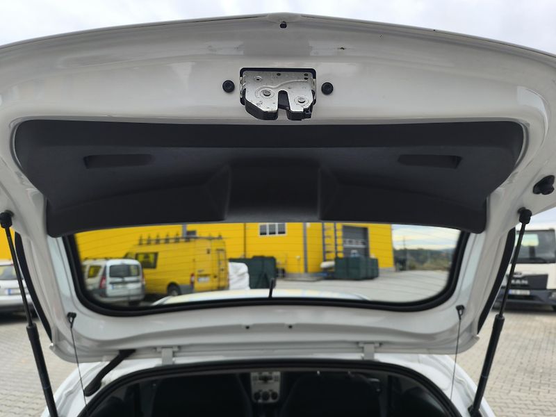 Opel Corsa (2010) 1.2 SERVISKA.1MAJ - fotka 12 z 27