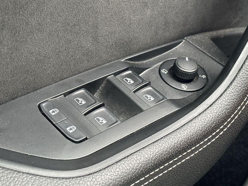 Škoda Superb (2023) Combi 2.0 TDI DSG Sportline - fotka 17 z 33