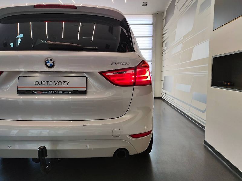 BMW Řada 2 (2017) 220i Gran Tourer (141kW/192k) - fotka 26 z 27