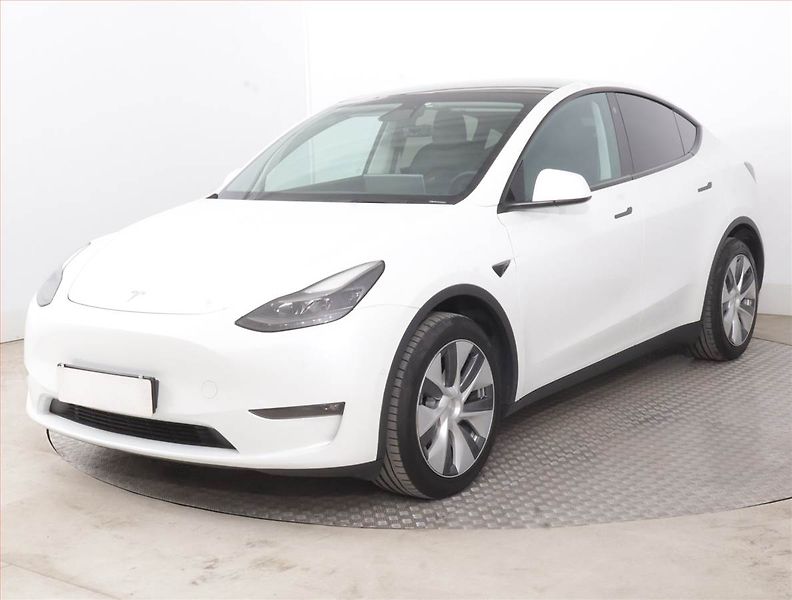 Tesla Model Y (2022) Long Range AWD 79kWh, SoH 92% - fotka 2 z 21