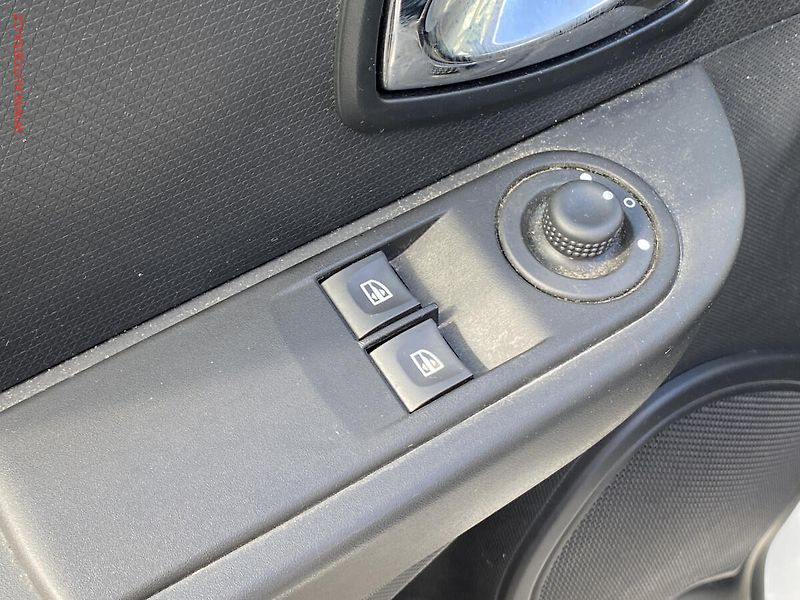 Renault Clio (2015) 1.5dCi, ČR, AC, + kola - fotka 11 z 17
