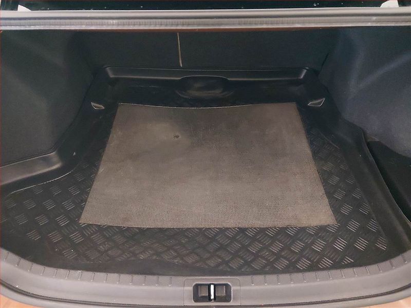 Toyota Corolla (2017) 1.6 Valvematic, ČR,1.maj - fotka 14 z 16