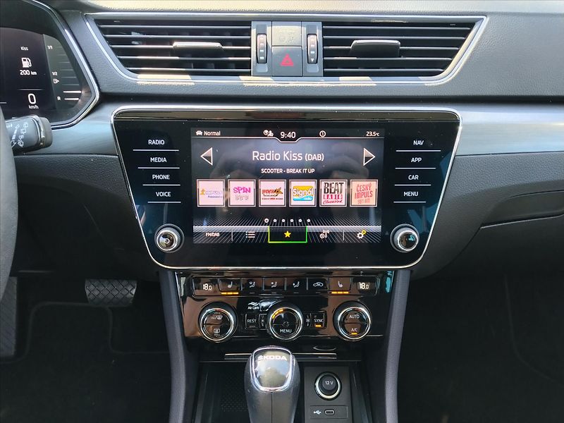Škoda Superb 2,0   STYLE 110kW DSG Tasžné - fotka 9 z 35