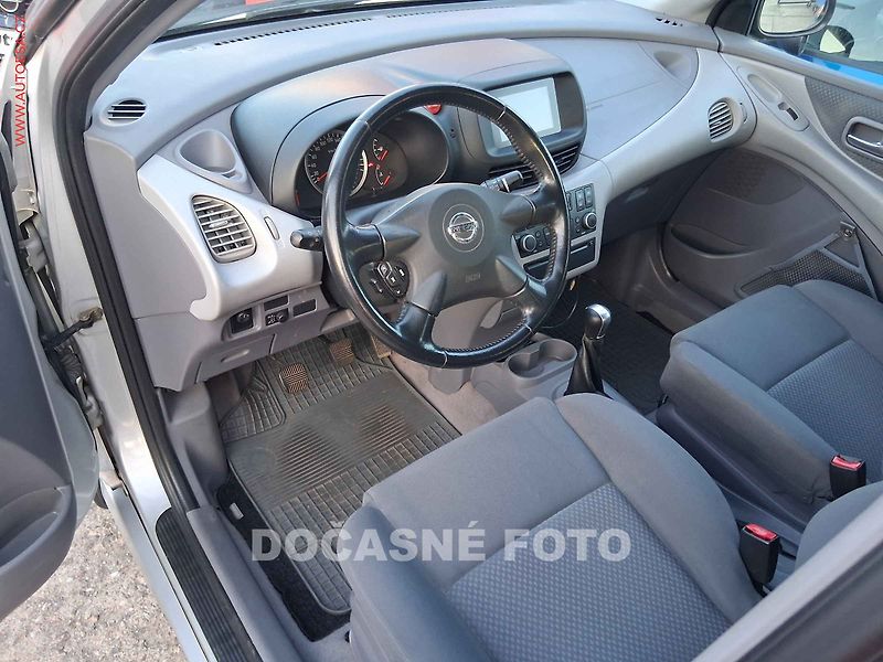 Nissan Almera Tino (2004) 2.2 dCi - fotka 3 z 3