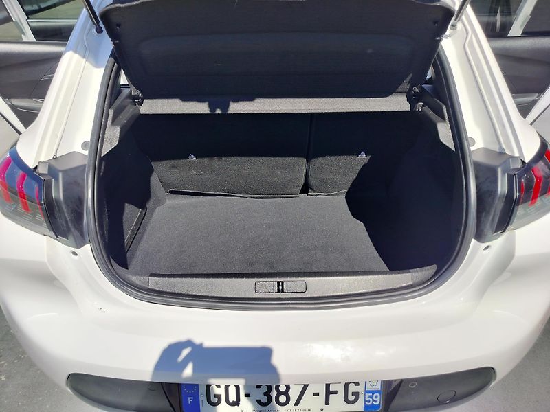 Peugeot 208 e, navigace - fotka 23 z 25
