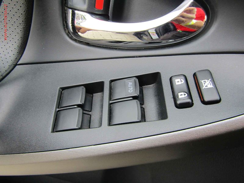 Toyota RAV4 (2011) 2.2D-CAT 4x4, AC - fotka 10 z 14