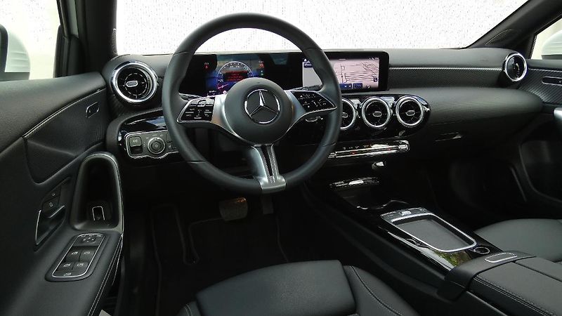 Mercedes-Benz Třídy A 180 Sedan Progessive - fotka 5 z 21