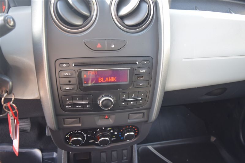 Dacia Duster 1,6 I 77KW NÍZKÉ KM 2XKOLA TOP - fotka 34 z 44