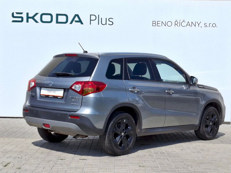 Suzuki Vitara (2017) Automat 4x4 1,4i 103kW - fotka 2 z 33