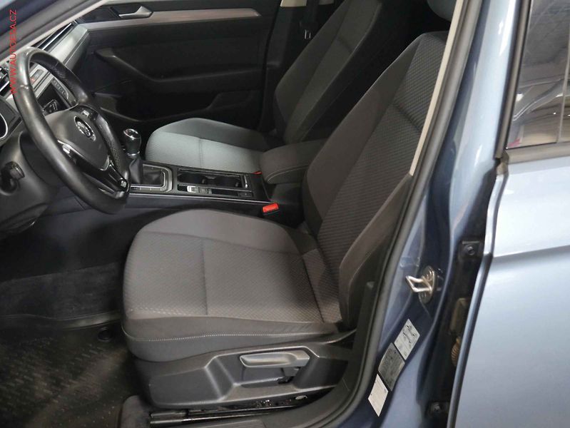 Volkswagen Passat (2016) 1.6TDi, LED, TZ, park.čidla - fotka 9 z 21