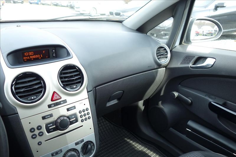 Opel Corsa 1,2 i, ČR, SERVIS.KN., KLIMA. - fotka 28 z 33