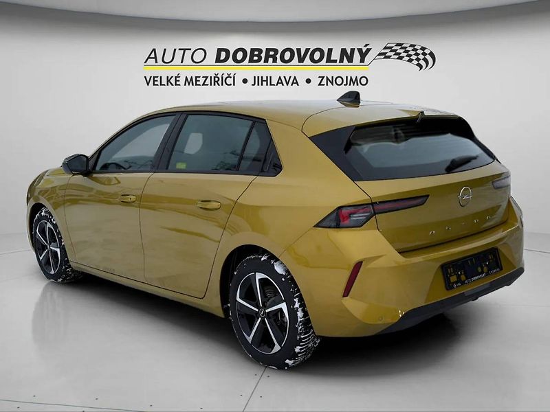 Opel Astra Edition HB 1.2 TURBO (96kW/130 - fotka 5 z 23