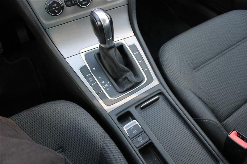 Volkswagen Golf 1,2 TSi  DSG, 82.644 km, ČR - fotka 18 z 24