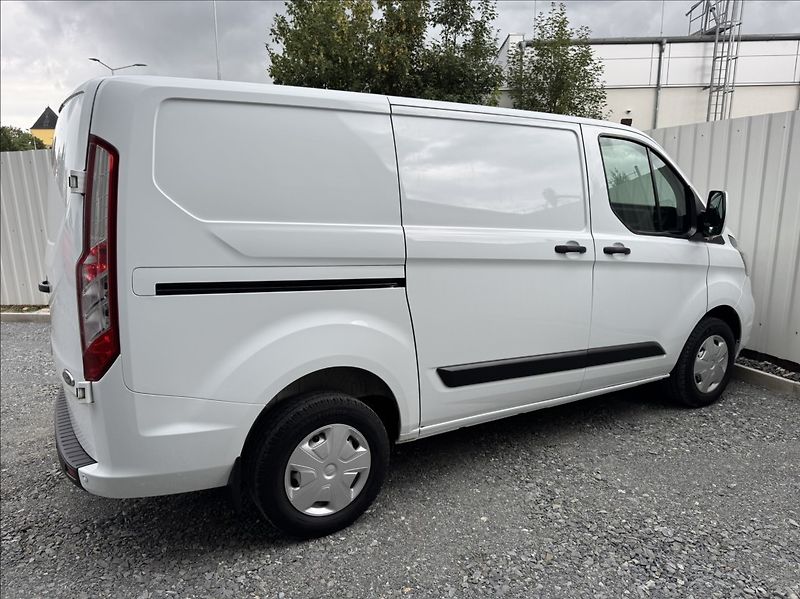 Ford Transit Custom 2,0 TDCi L1H1 DPH 1.maj ČR - fotka 14 z 50