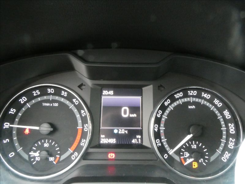 Škoda Octavia 2,0 TDi SCOUT,4x4,2x kola,DPH - fotka 32 z 37