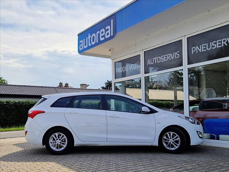 Hyundai i30 1,6 i 1.MAJITEL POUZ AUTORIZAK - fotka 6 z 32