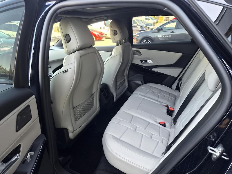 DS Automobiles DS7 (2026) 7 ETOILE 1.5 BlueHDi 130k EAT  - fotka 7 z 21