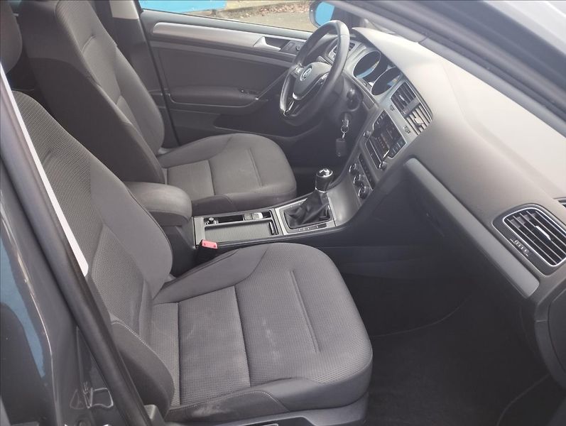 Volkswagen Golf 1,2 TSi 63KW - fotka 8 z 18