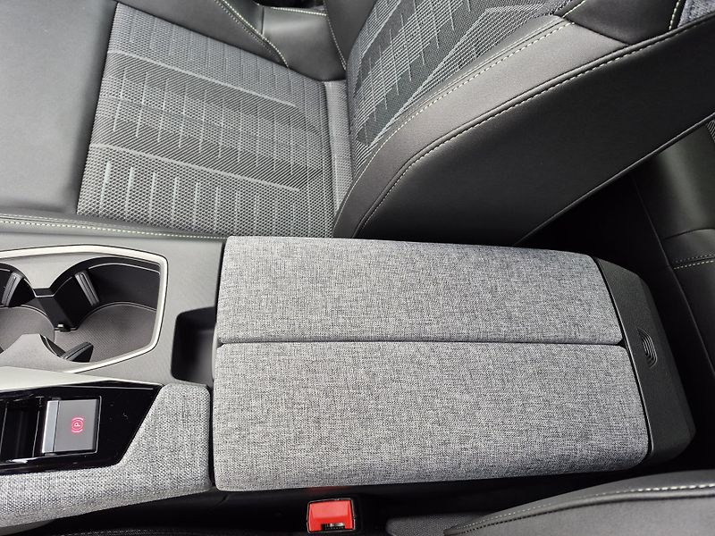 Peugeot 3008 (2026) GT Hybrid 145 e-DCS6  - fotka 27 z 27