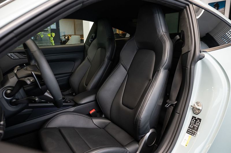 Porsche 911 (992.2) Carrera 4 GTS TECHART - fotka 8 z 34