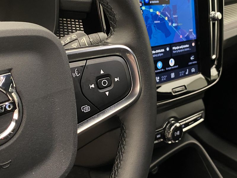 Volvo XC40 PURE ELECTRIC RECHARGE CORE - fotka 20 z 52