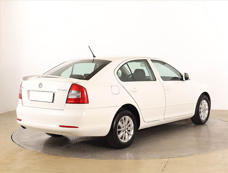 Škoda Octavia (2012) 1.6 TDI, Serv.kniha, Navi - fotka 5 z 15