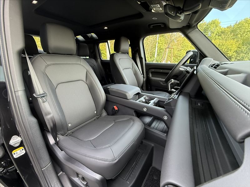 Land Rover Defender (2026) 3,0 110 X-DYNAMIC SE D250 - fotka 15 z 27