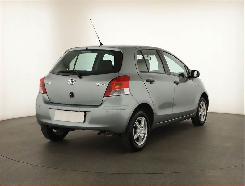 Toyota Yaris (2009) 1.0 VVT-i, ČR,1.maj - fotka 5 z 11
